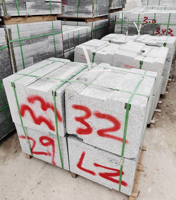 芝麻灰光面異型石凳